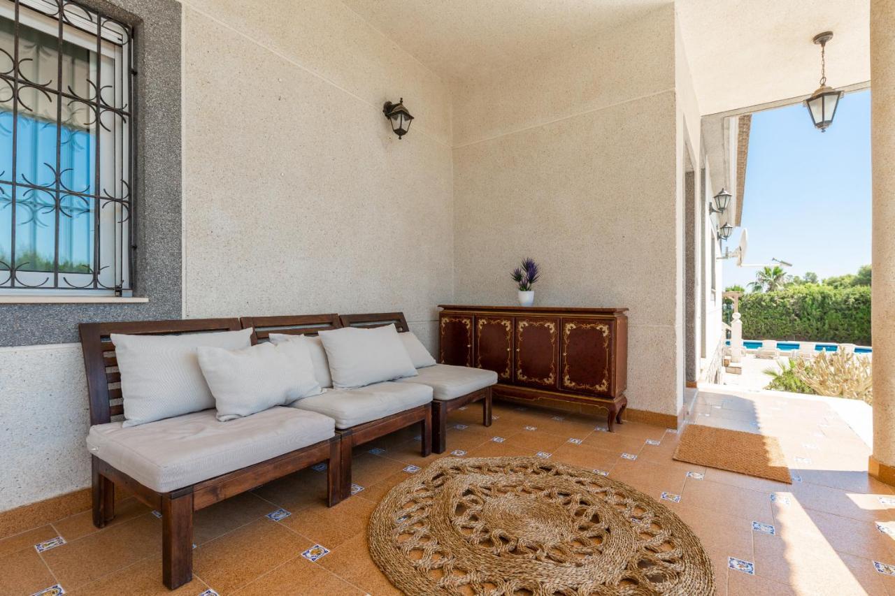 Fidalsa Grand White House Villa *
