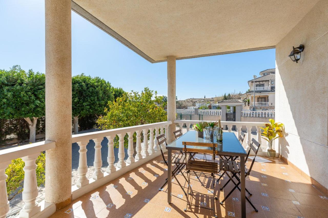 Villa Fidalsa Grand White House Tangel